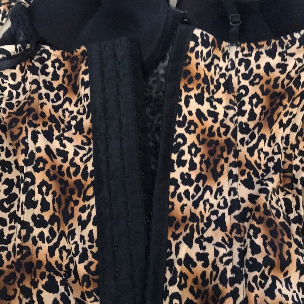 Leopard/cheetah corset - Picture 3 of 5
